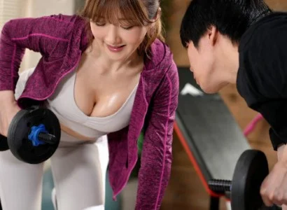 Chàng trai số hưởng cùng nữ PT gợi cảm lên giường với nhau