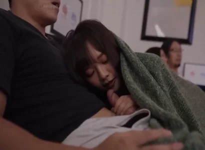 Chuyện vụng trộm với em họ khiến tôi không thể rời mắt