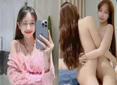 Chủ thể chính cùng cô bạn thân móc bím trên phát trực tiếp
