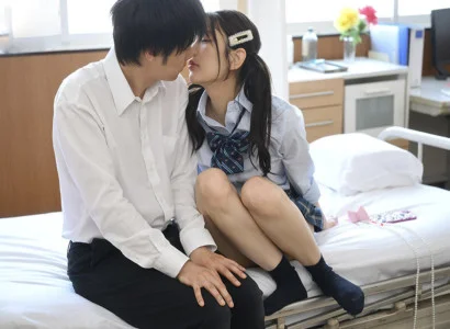 Đứa nam sinh yếu đuối được địt bởi khoa khôi giữa lớp