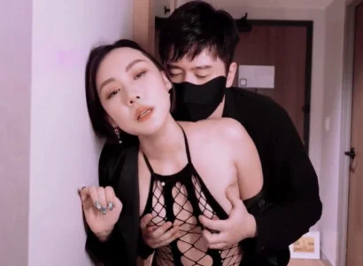 Bà xã bán mình cho sếp để trả nợ cho chồng