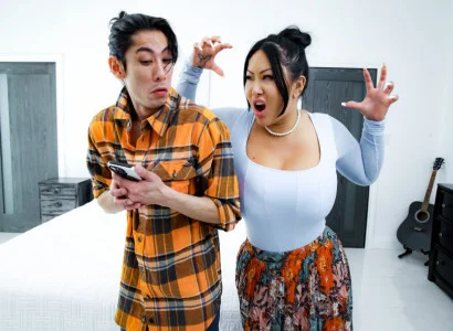 Con trai này khiến mẹ kế xăm trổ hàng múp đạt cực khoái