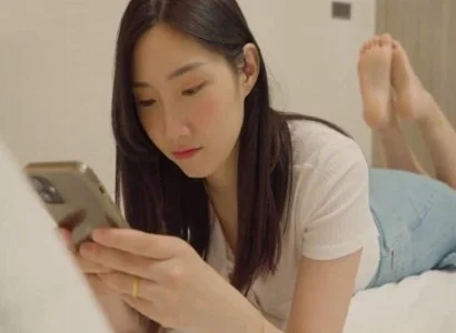 Bà xã vụng trộm cùng anh nhân viên giao hàng